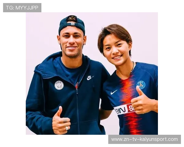 内马尔与家人合照晒出烹饪成果，生活化的一面圈粉