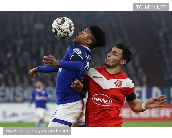 沙尔克04—莱恩中路转移球助前锋破门